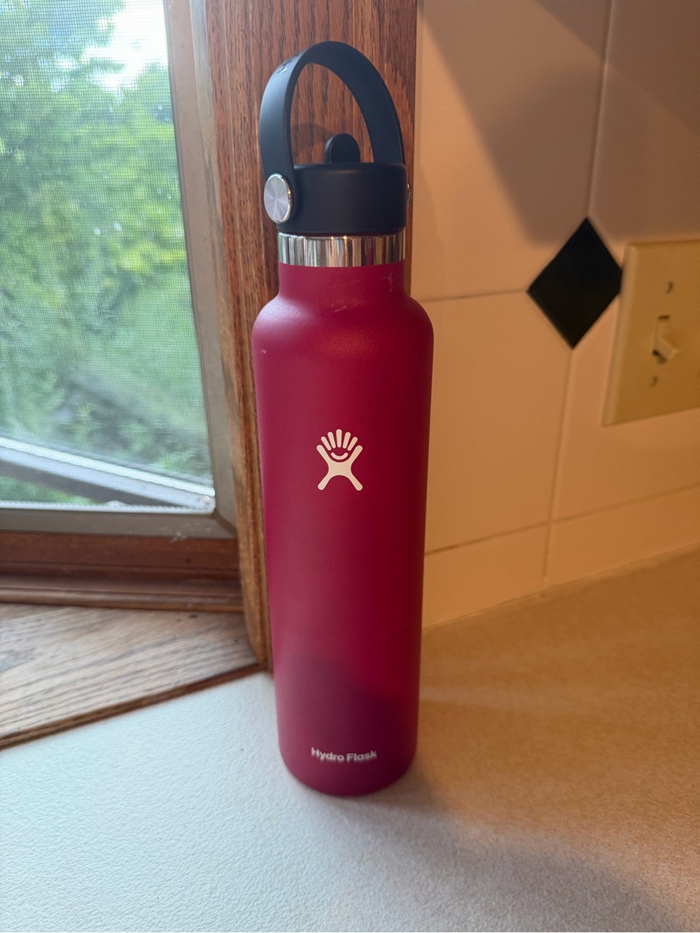 Hydro Flask Burgundy Bottle with Black Flex Loop Cap